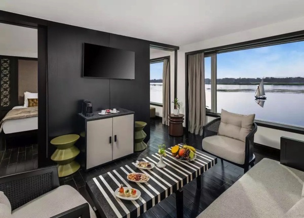 Riviera Travel, MS Movenpick Darakum, Senior Suite 2.jpg